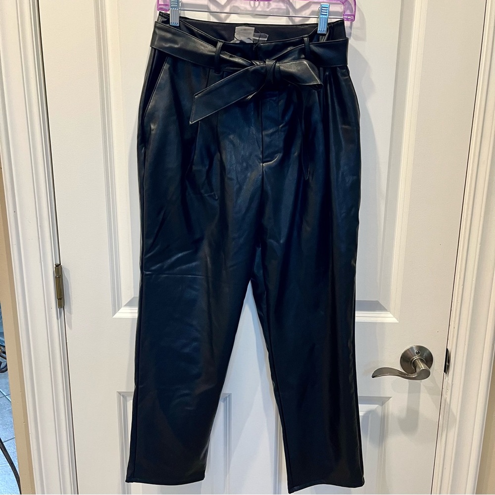 Women’s SZ S EXPRESS BLACK FAUX LEATHER ANKLE Straight Belted PANTS BNWT